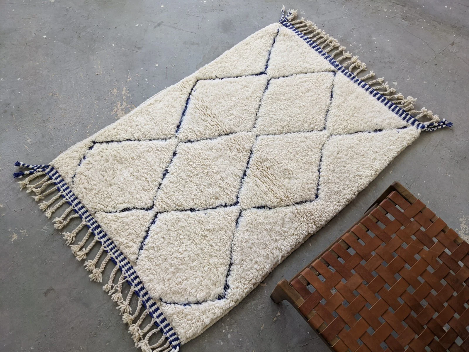 Petit tapis traditionnel Beni Ouarain 154 X 106 Cm