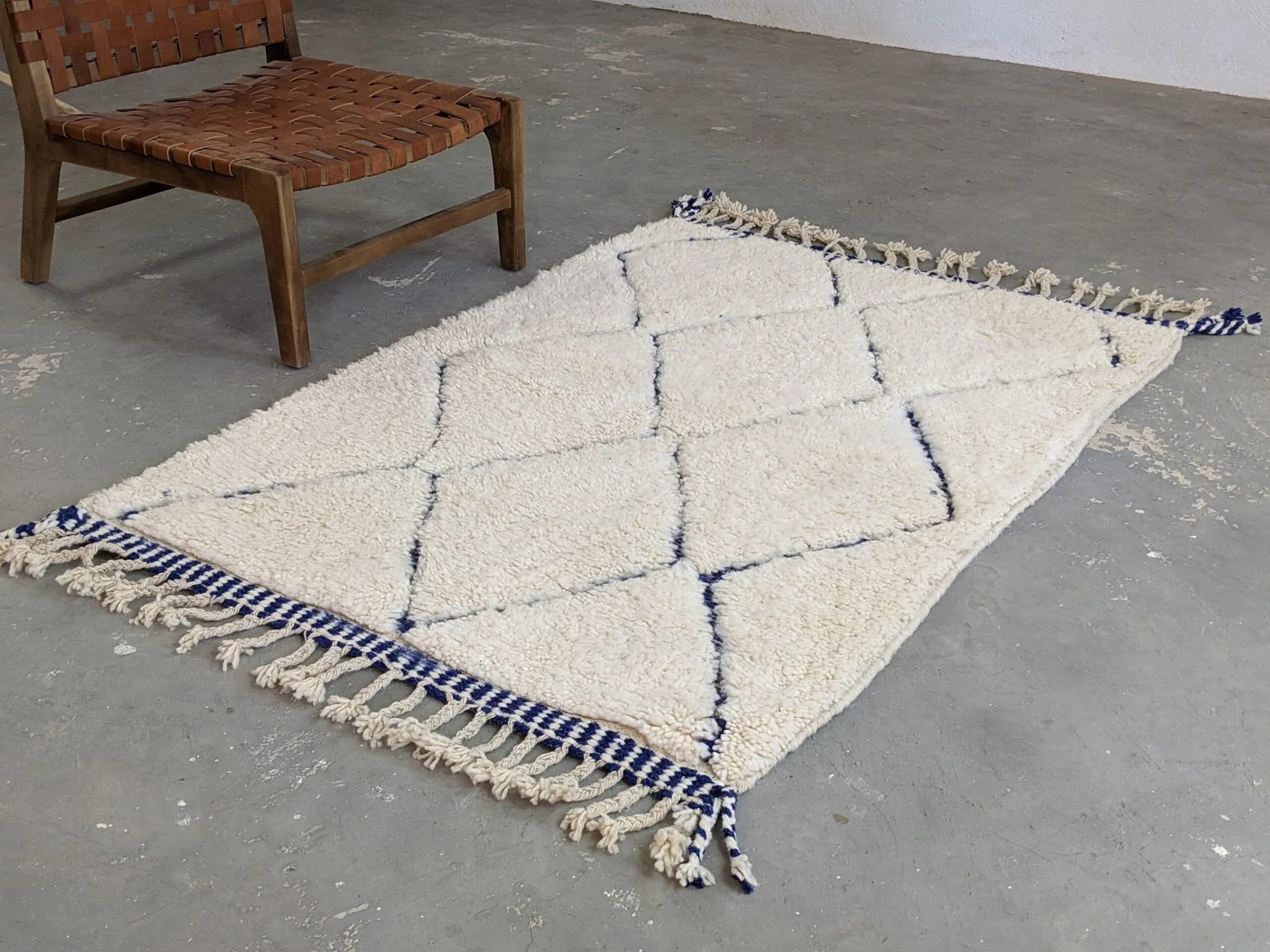 Petit tapis traditionnel Beni Ouarain 154 X 106 Cm - Image 5