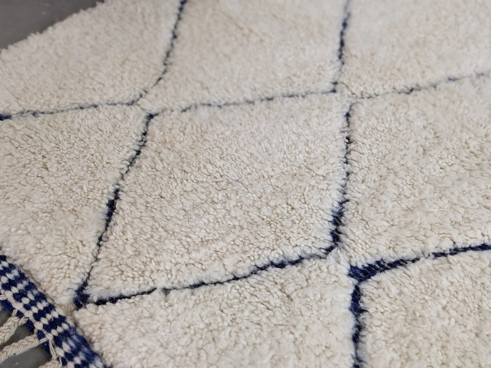 Petit tapis traditionnel Beni Ouarain 154 X 106 Cm - Image 2