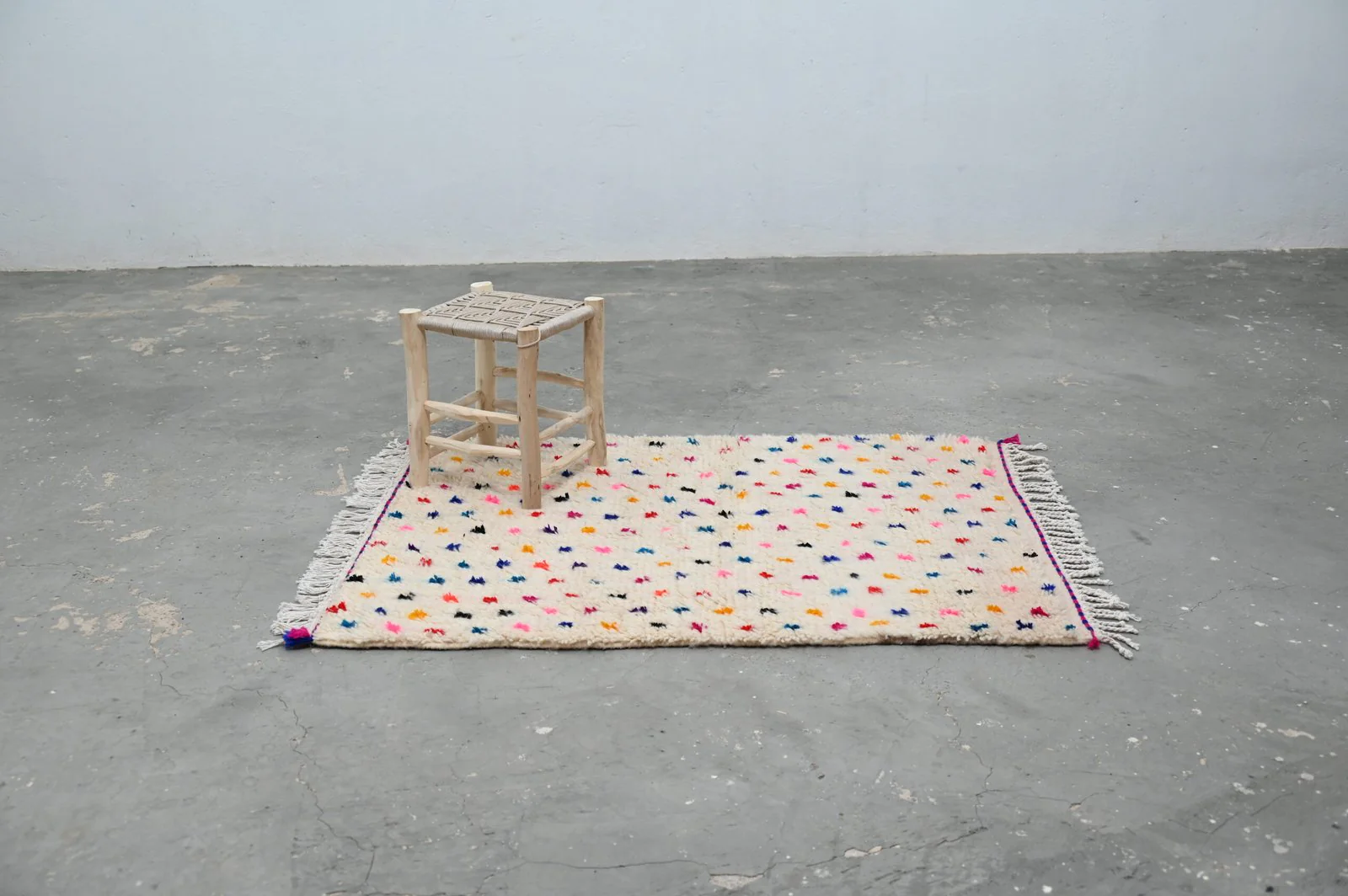 Petit tapis traditionnel Azilal 142 X 107 Cm - Image 7