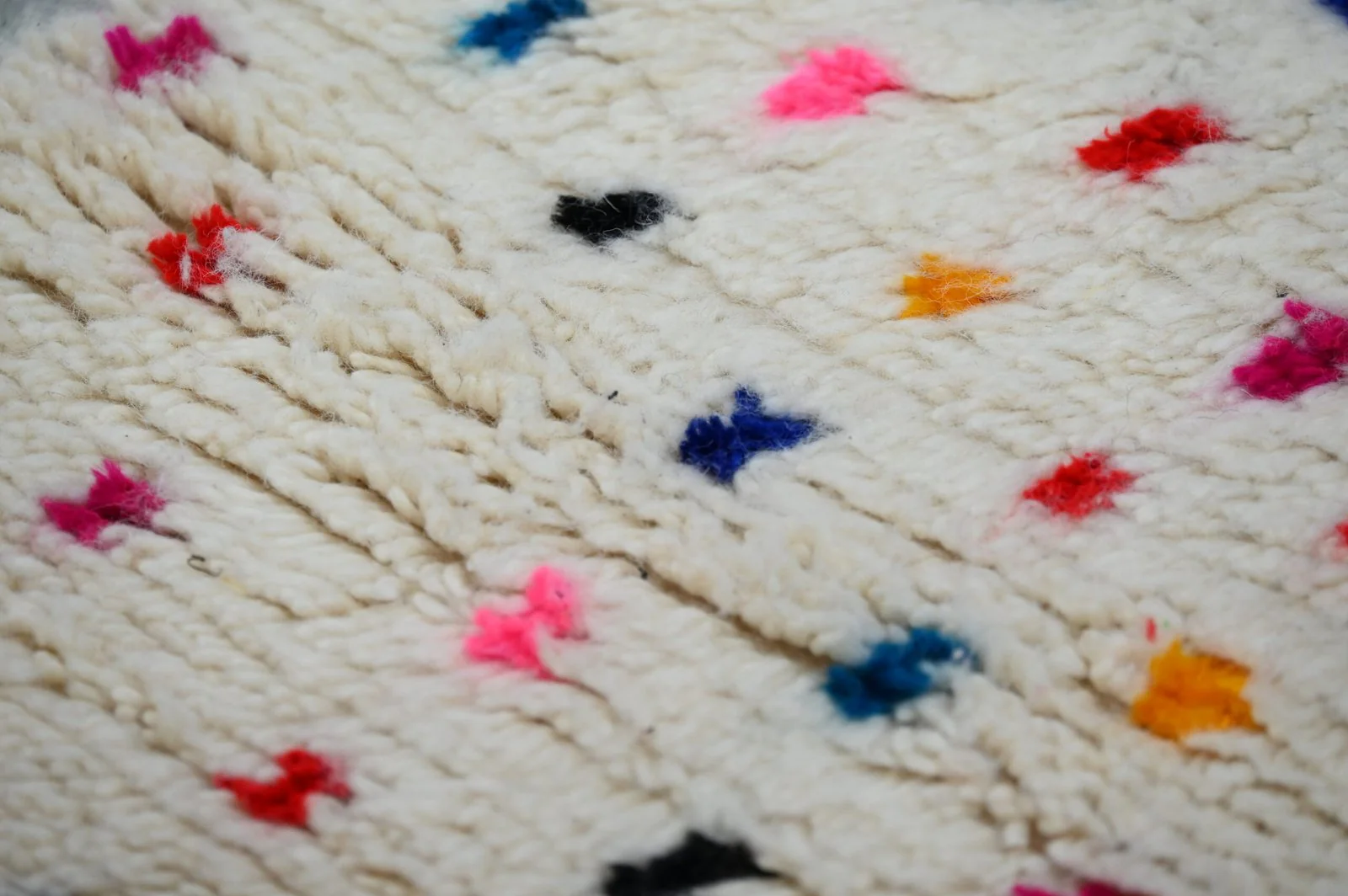 Petit tapis traditionnel Azilal 142 X 107 Cm - Image 6