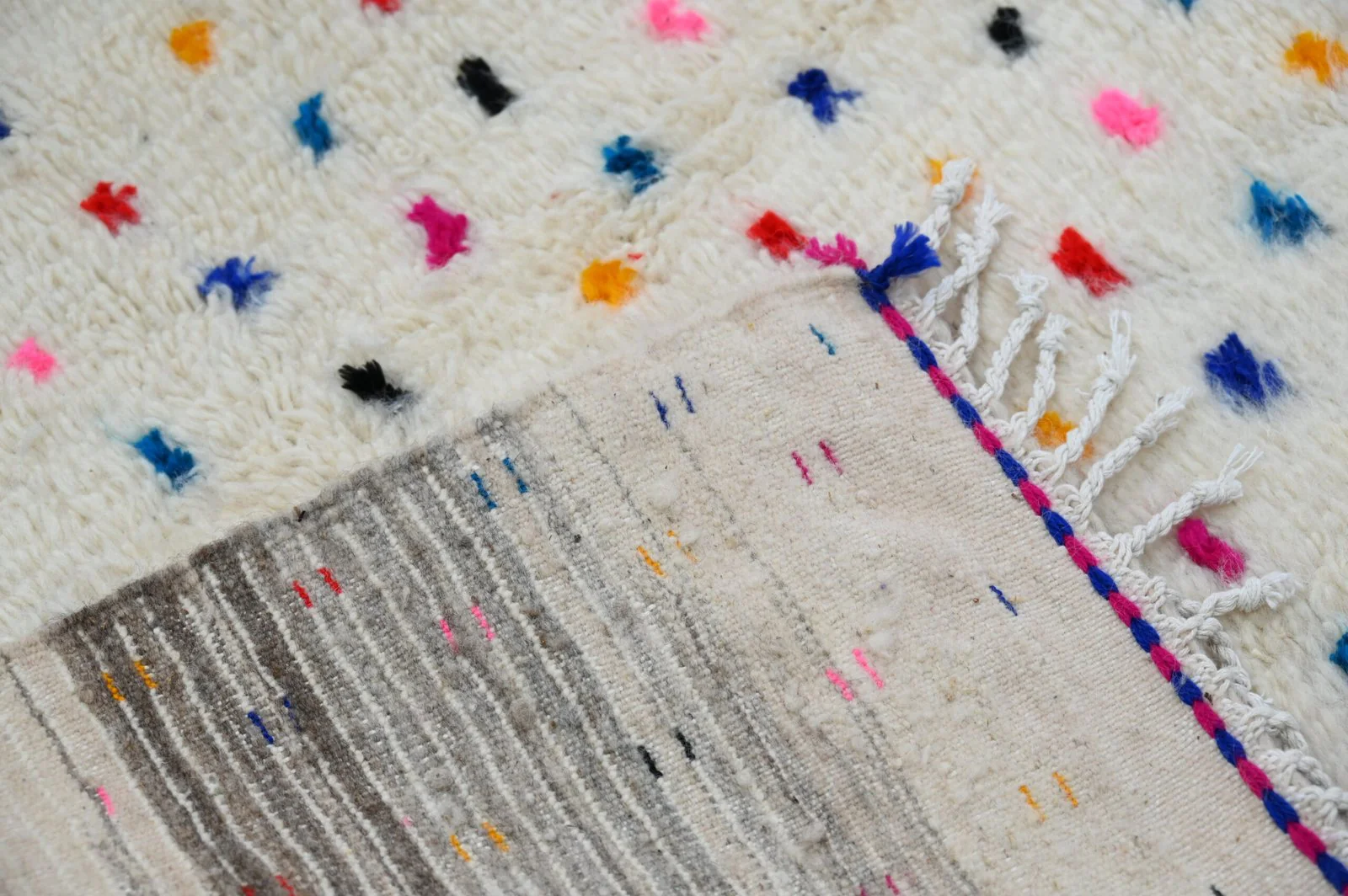 Petit tapis traditionnel Azilal 142 X 107 Cm - Image 5