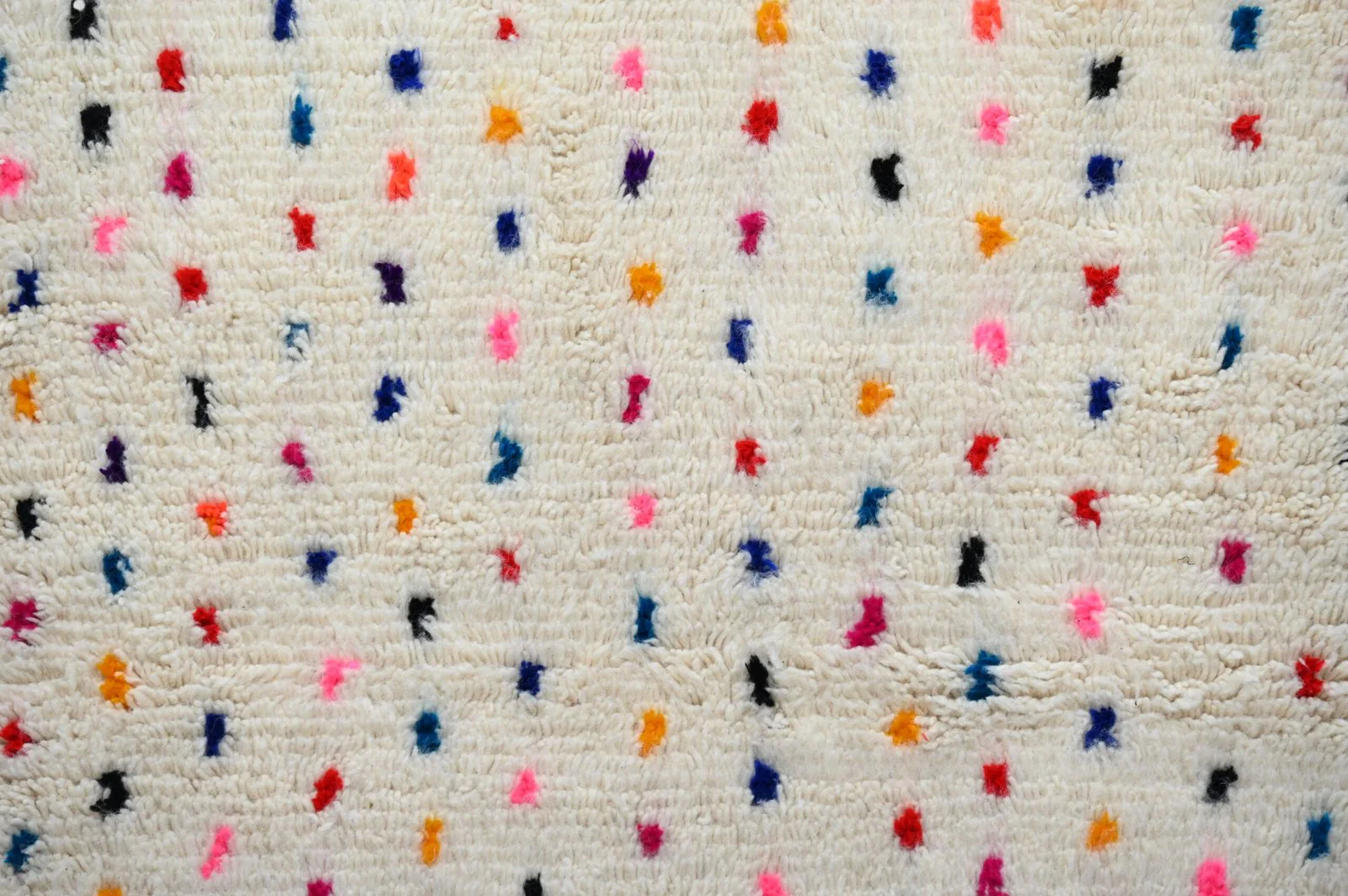 Petit tapis traditionnel Azilal 142 X 107 Cm - Image 2