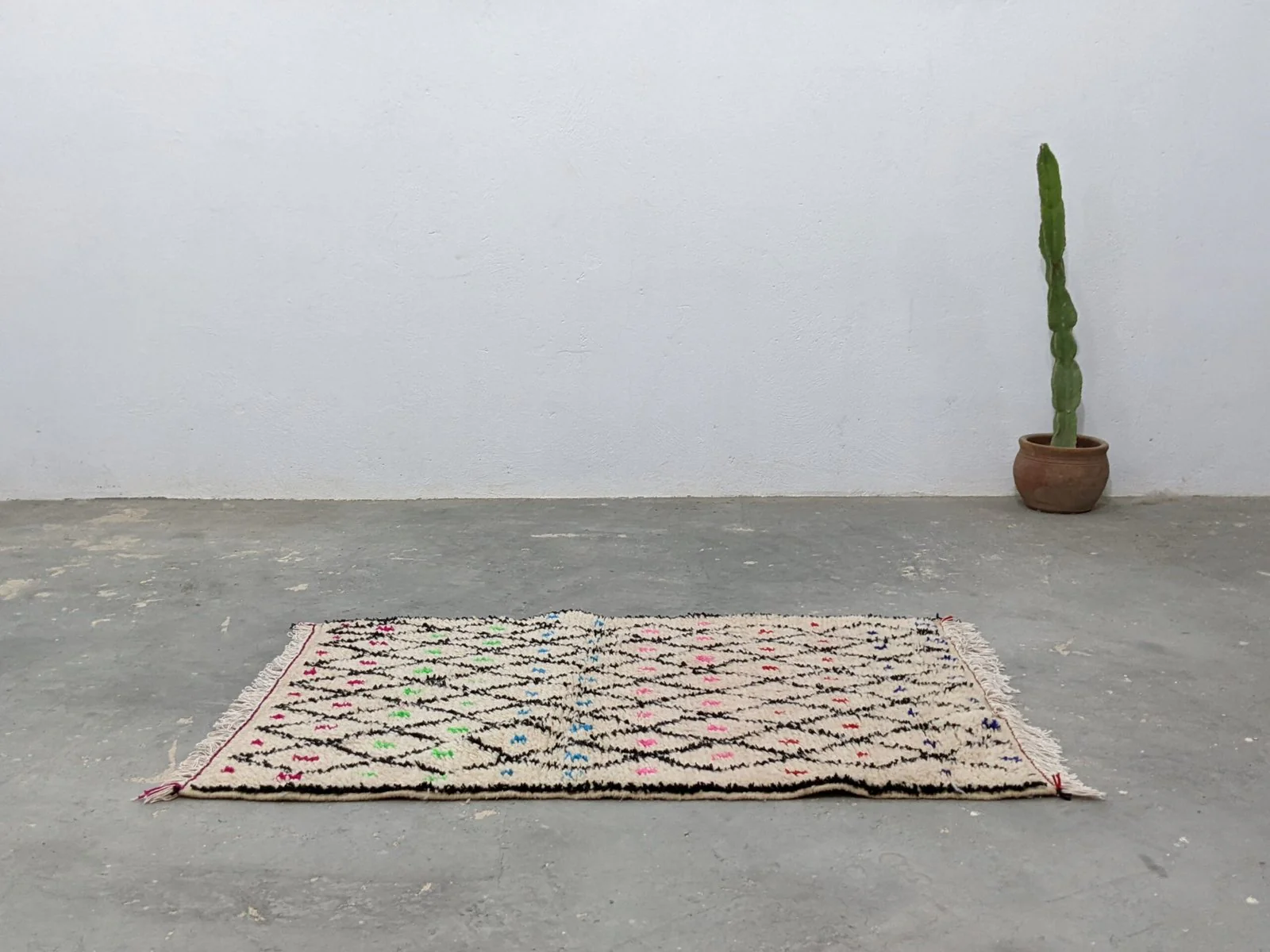 Petit tapis traditionnel Azilal 154 X 105 Cm - Image 6