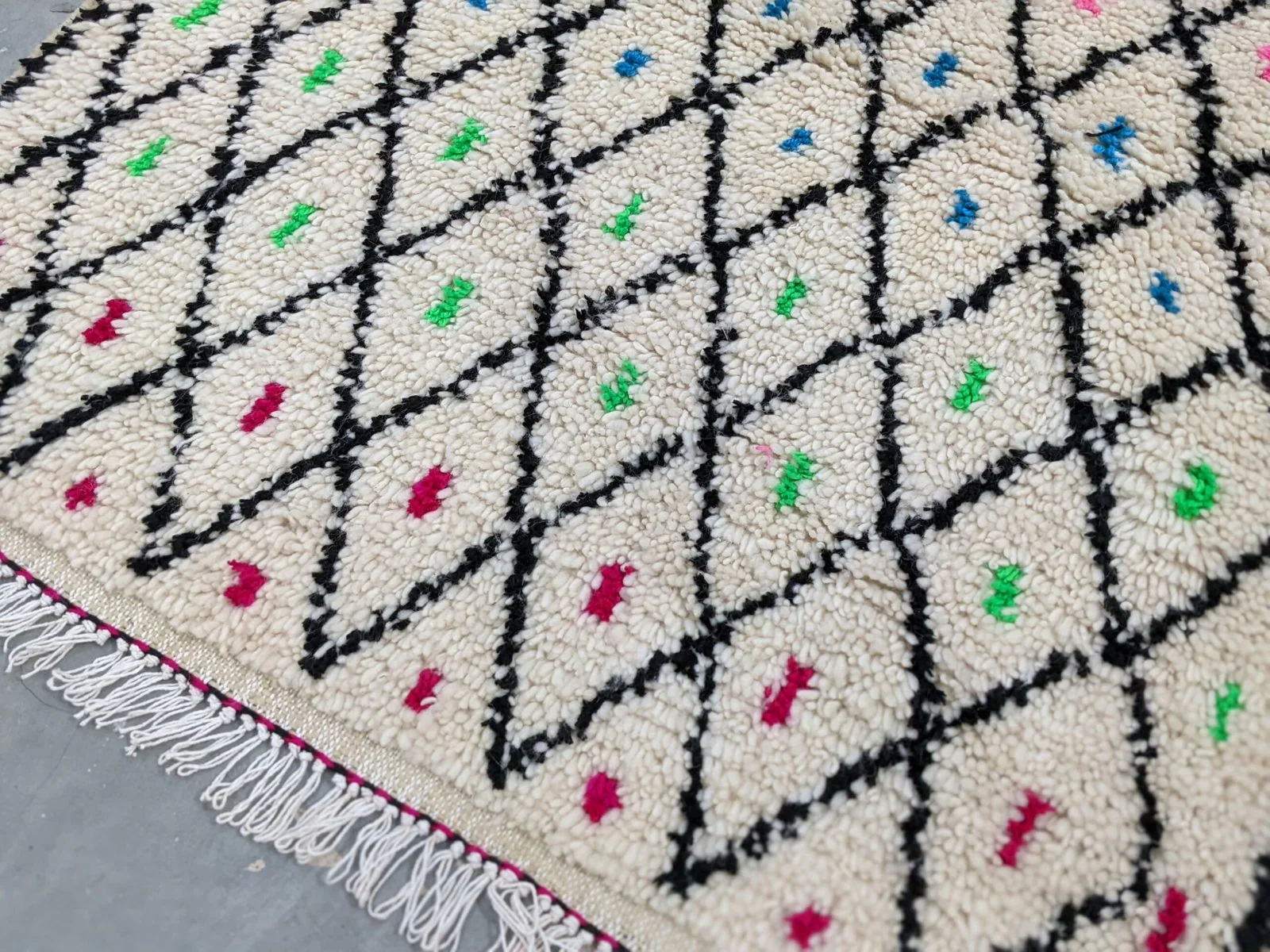 Petit tapis traditionnel Azilal 154 X 105 Cm - Image 5