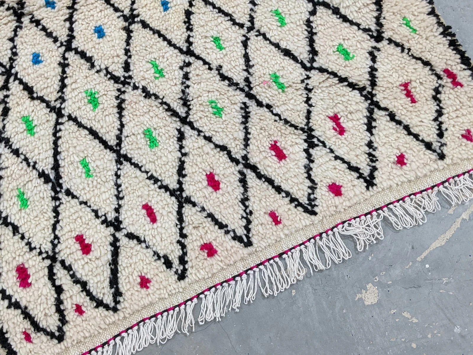 Petit tapis traditionnel Azilal 154 X 105 Cm - Image 4