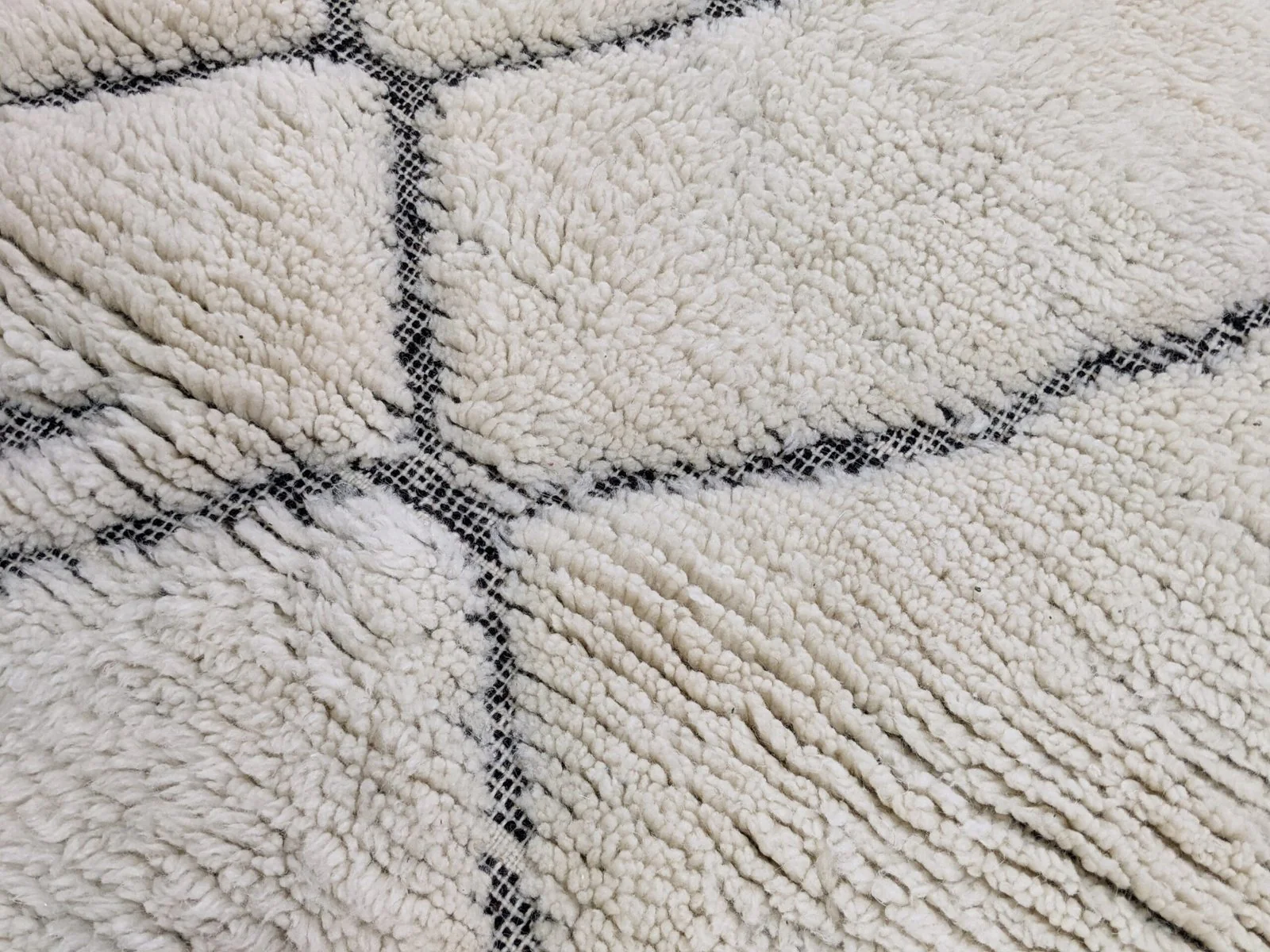 Petit tapis traditionnel Beni Ouarain 150 X 110 Cm - Image 4