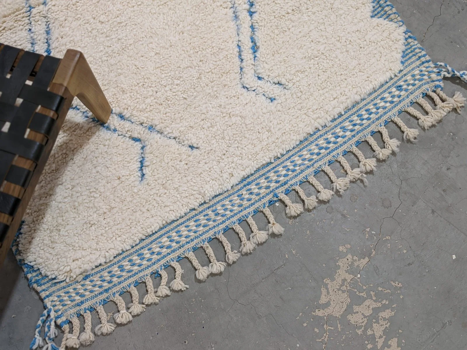 Petit tapis traditionnel Azilal 152 X 114 Cm - Image 4