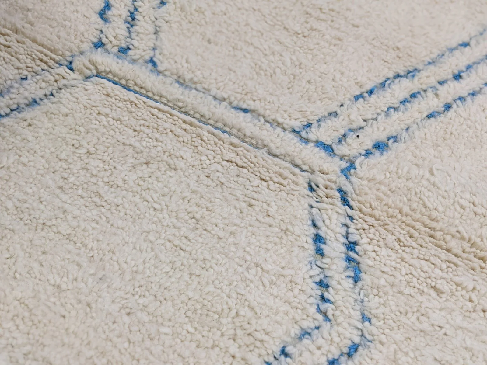 Petit tapis traditionnel Azilal 152 X 114 Cm - Image 2