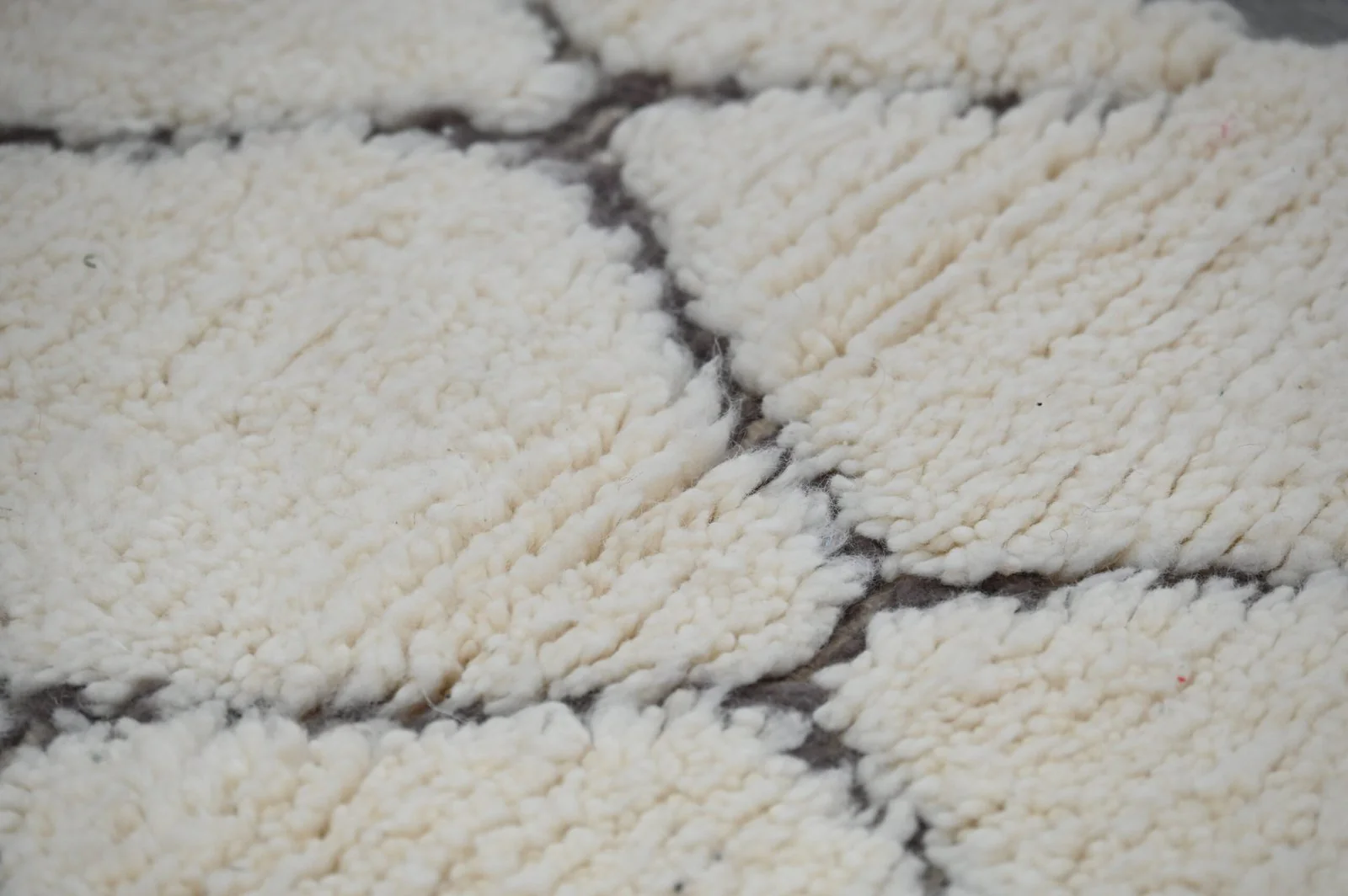 Petit tapis traditionnel Beni Ouarain 140 X 108 Cm - Image 4