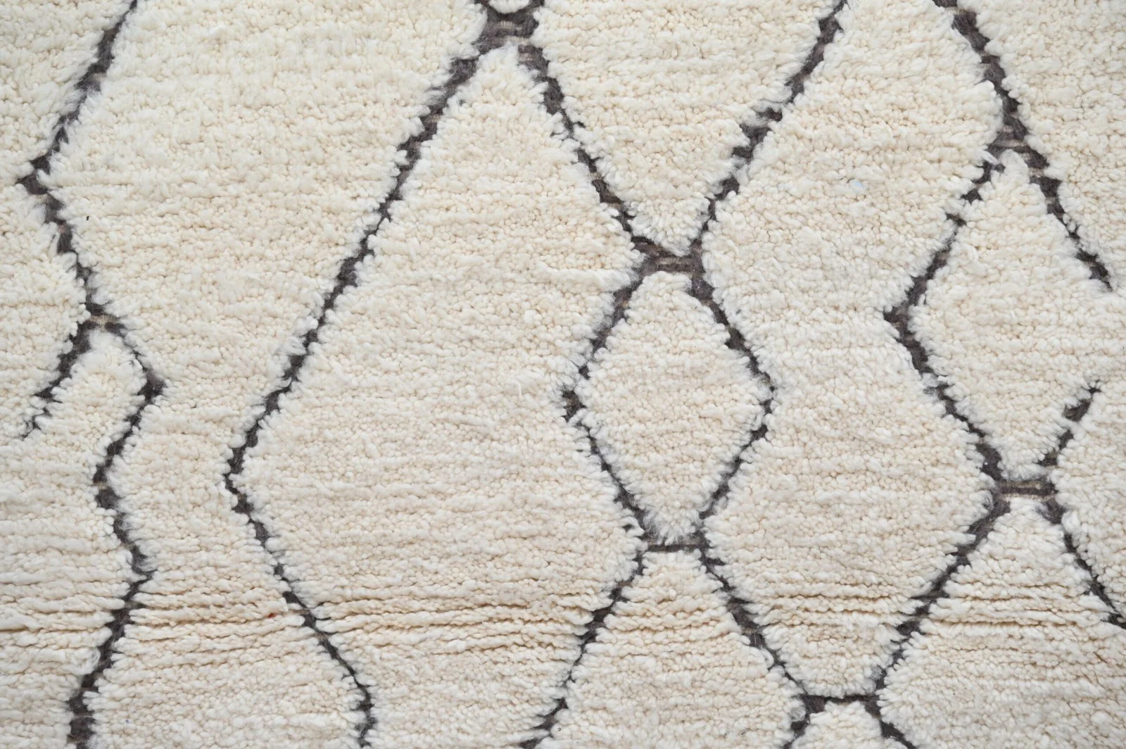 Petit tapis traditionnel Beni Ouarain 140 X 108 Cm - Image 2