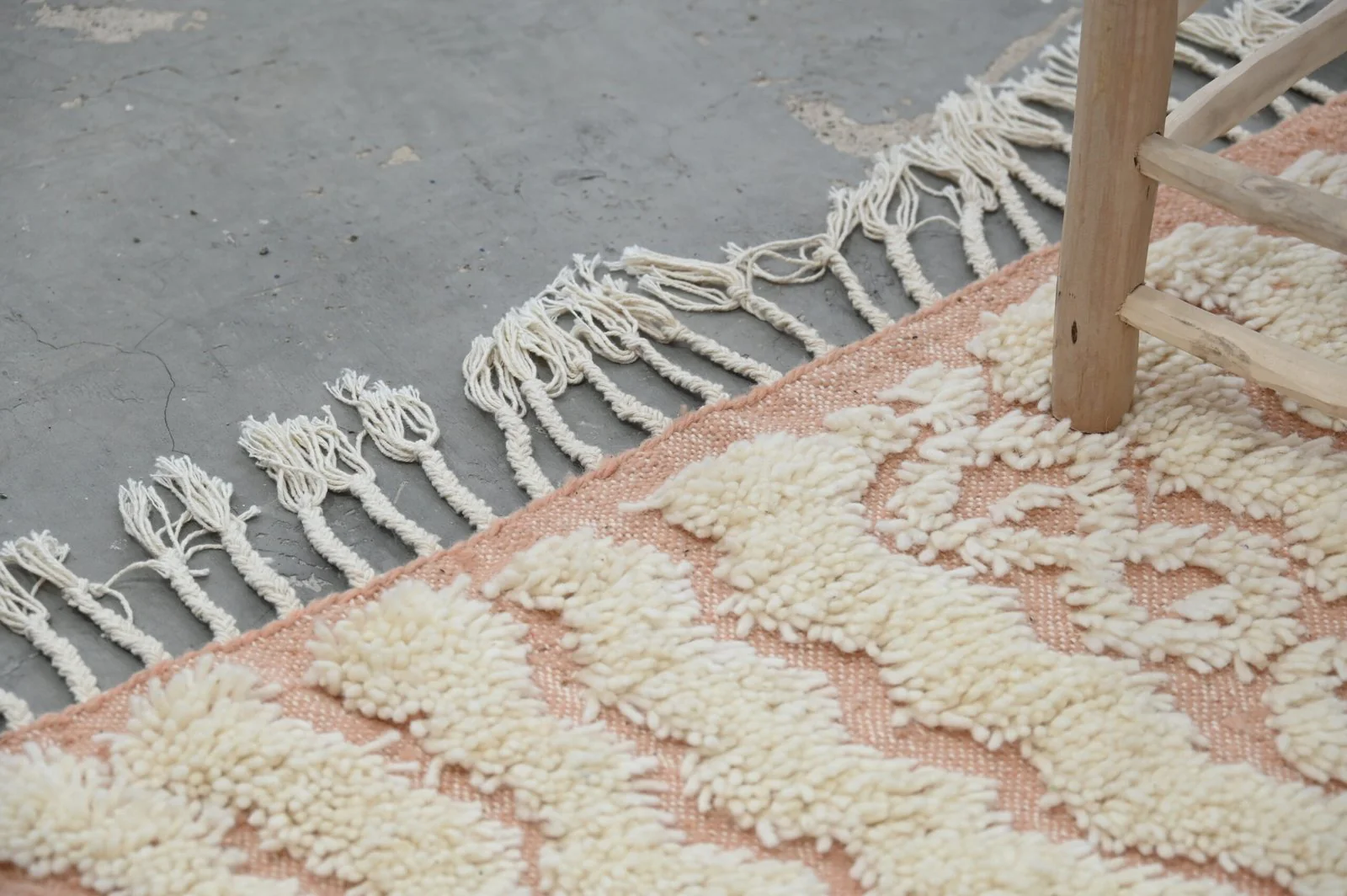 Petit tapis traditionnel Azilal 145 X 97 Cm - Image 5